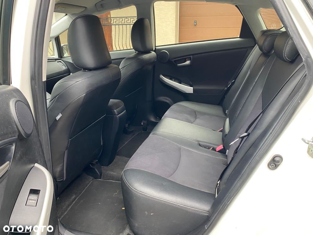 Toyota Prius 1.8 HSD Premium - 8