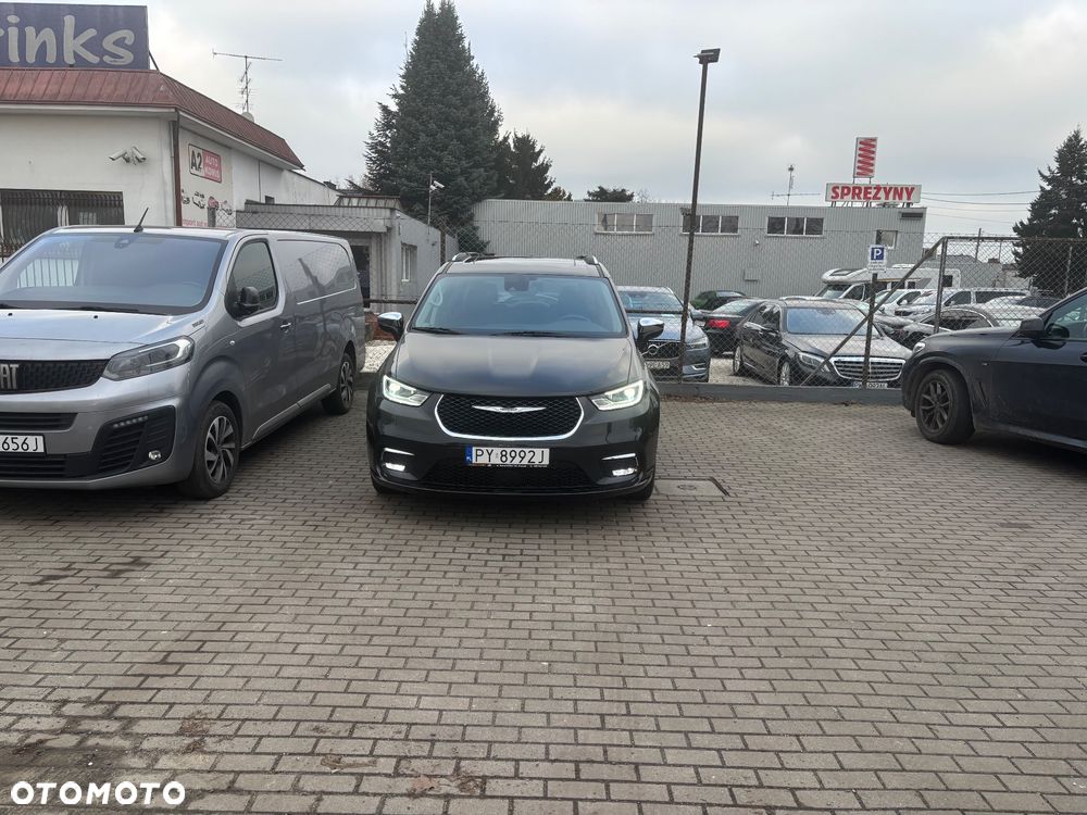 Chrysler Pacifica - 2