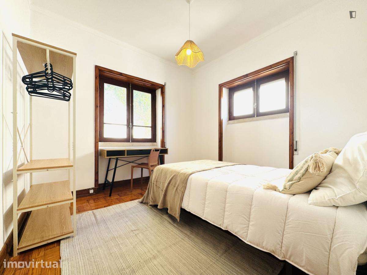Quarto - localizado em Montes Claros Coimbra - Grande imagem: 3/9