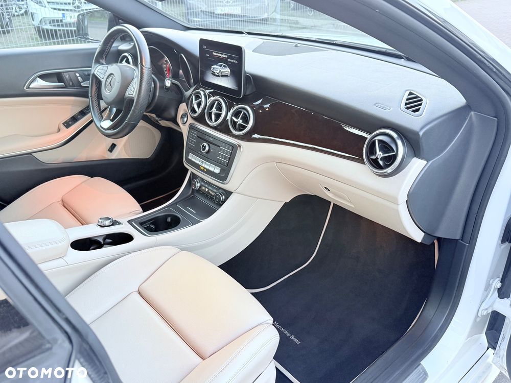 Mercedes-Benz CLA 250 4-Matic AMG Line - 10