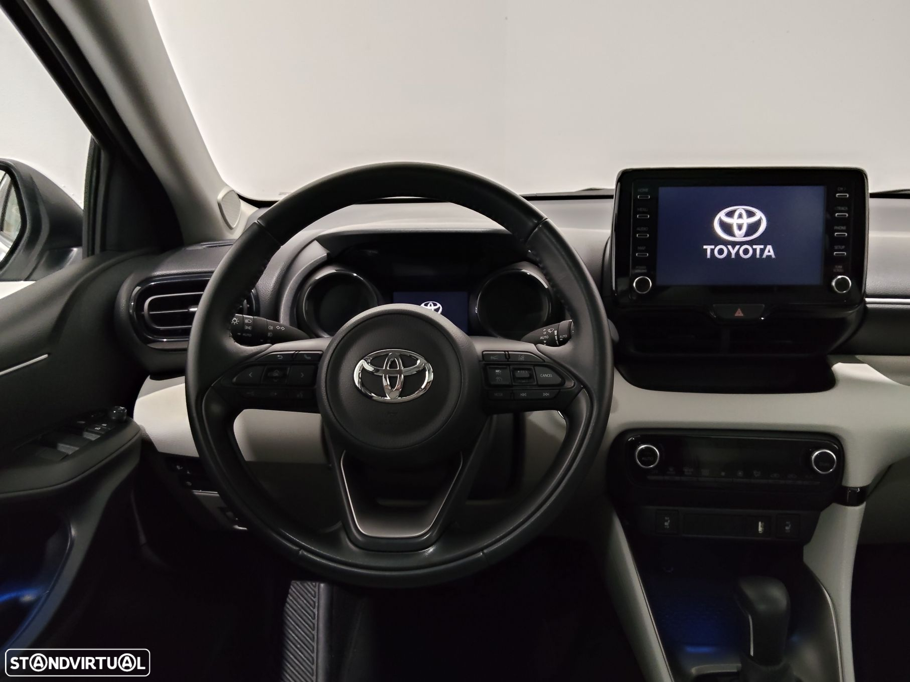 Toyota Yaris 1.5 HDF Luxury - 9