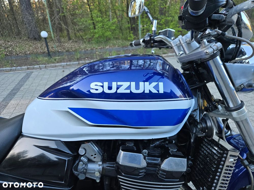Suzuki GSX - 26