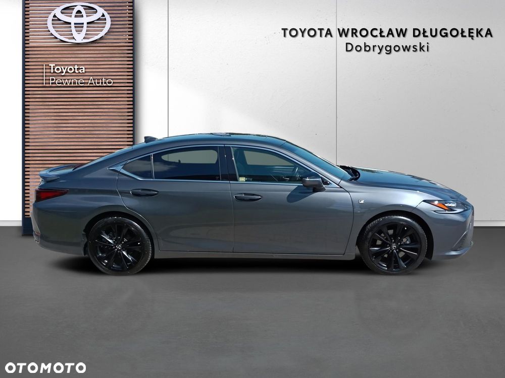 Lexus ES 300h F Sport Edition - 8