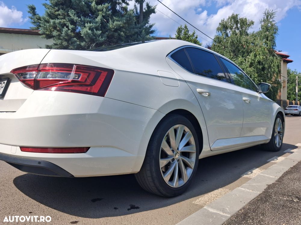 Skoda Superb 2.0 TDI Laurin & Klement - 14