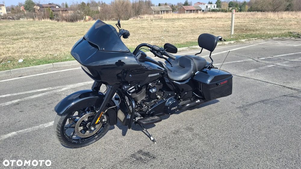 Harley-Davidson Touring Road Glide - 2