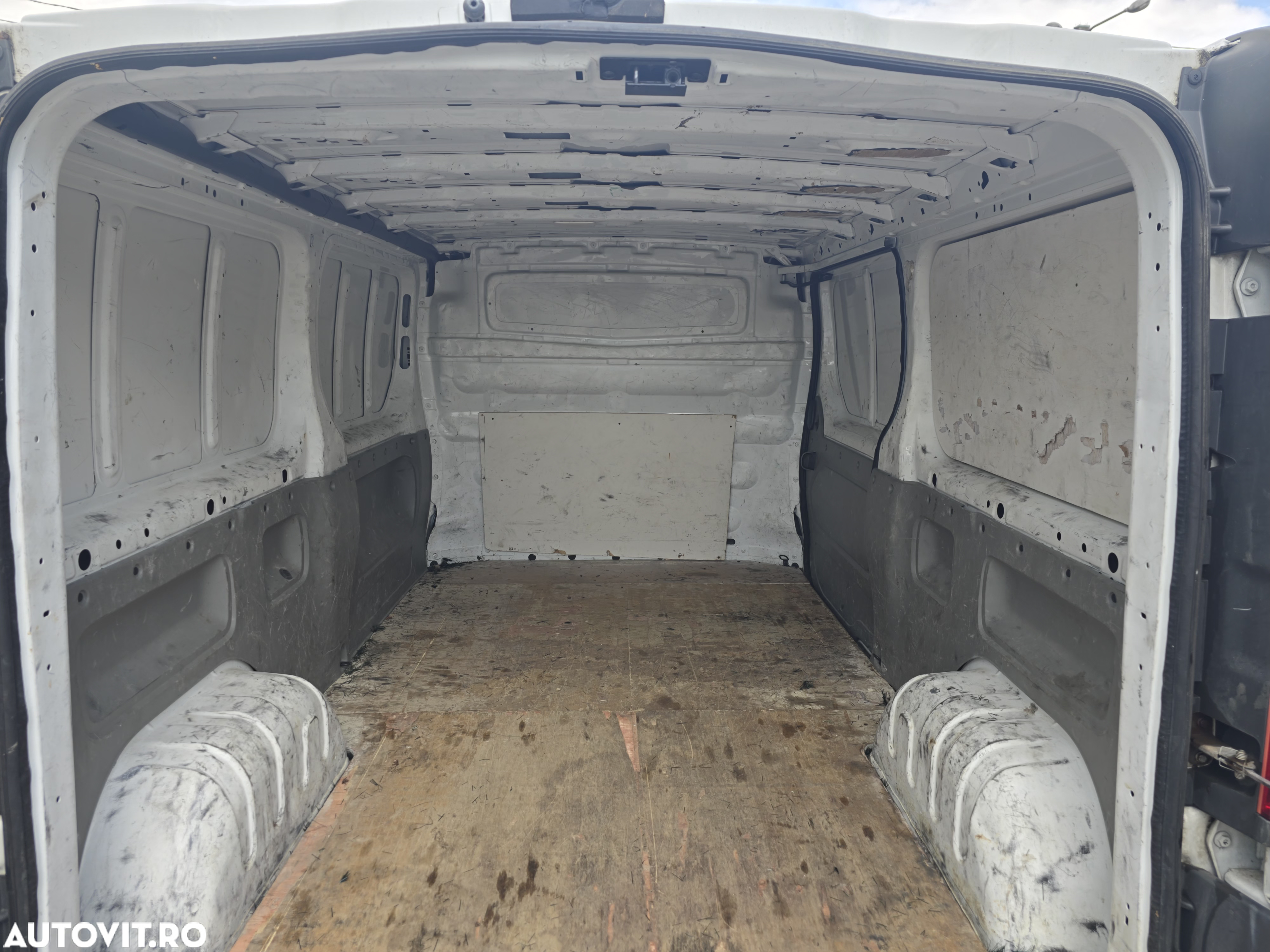 Renault Trafic Combi 2.0 L2H1 4 - 5