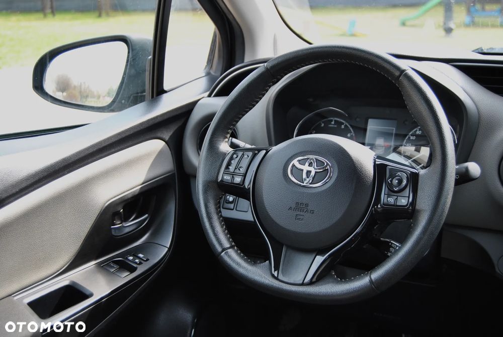 Toyota Yaris - 10