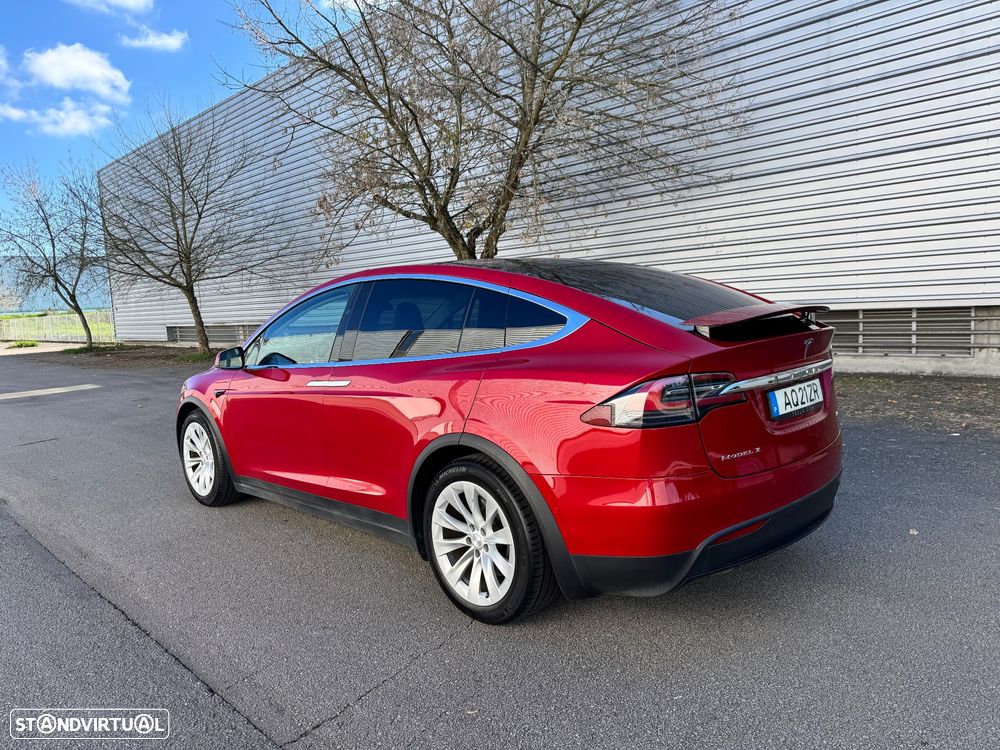 Tesla Model X - 5