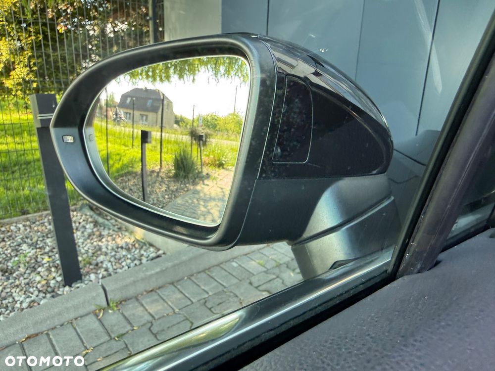 Volkswagen Passat Variant 2.0 TDI EVO Elegance DSG - 20