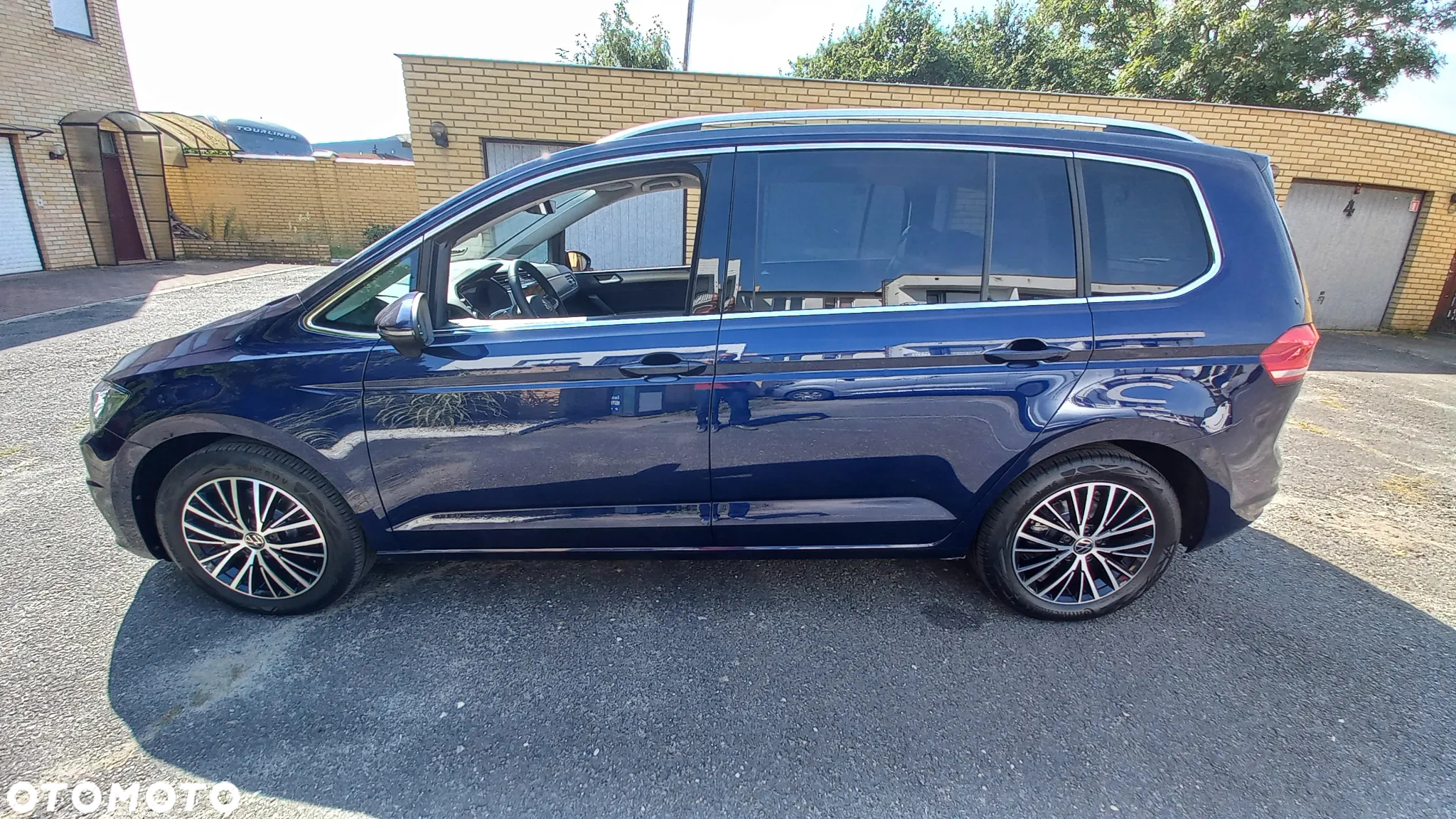 Volkswagen Touran - 36