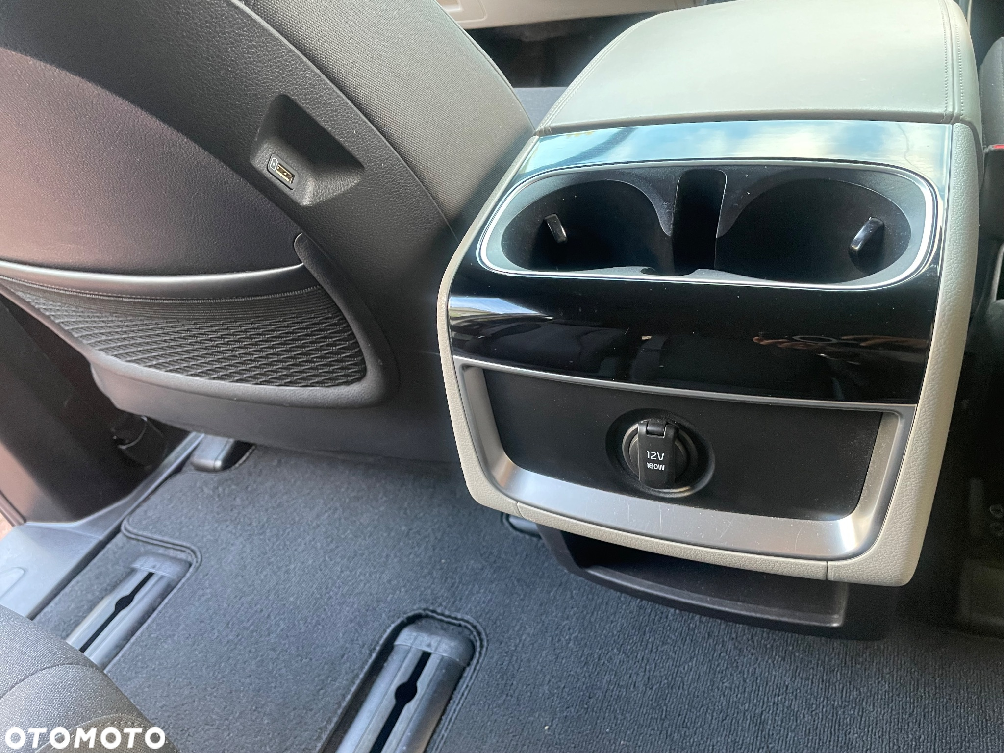 Kia Carnival - 29