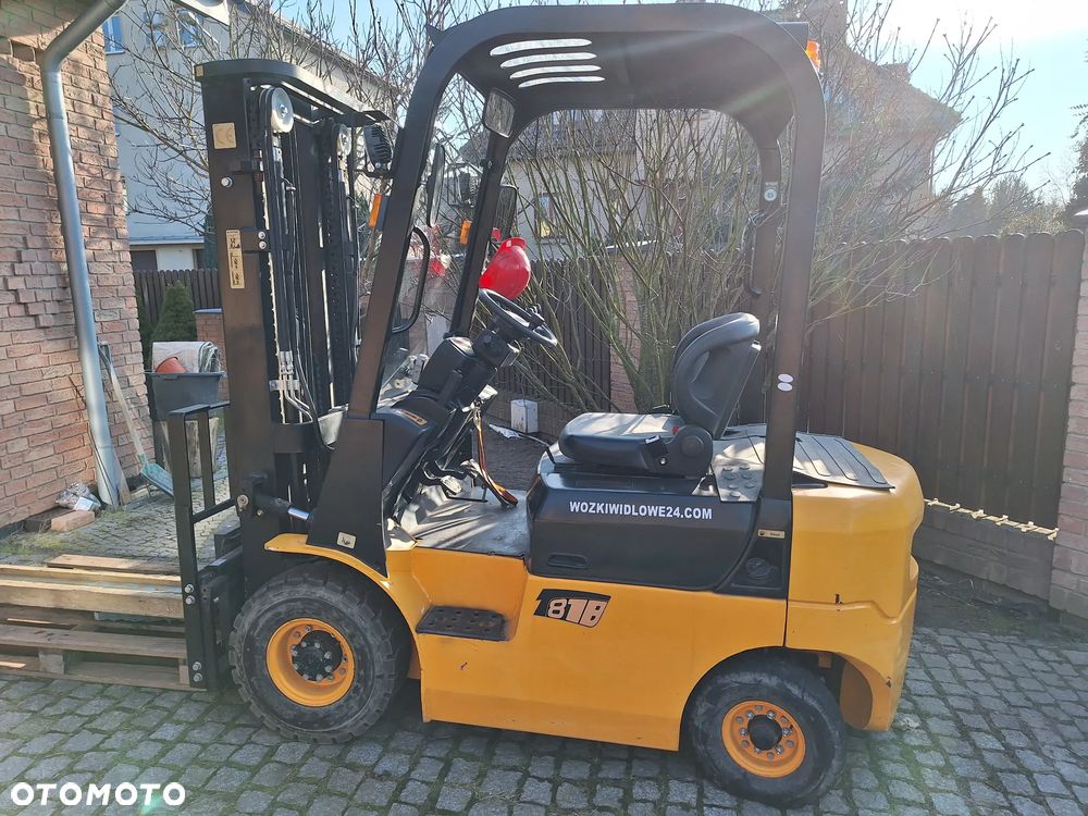 Mitsubishi T8 FD18 - 1