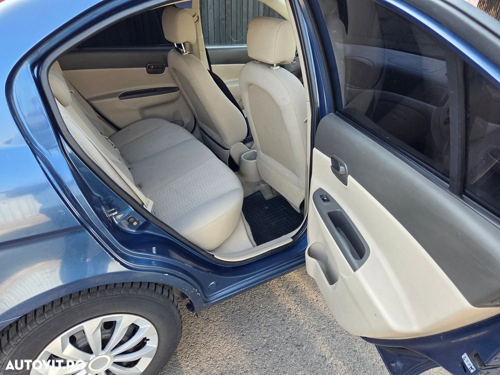 Hyundai Accent - 12