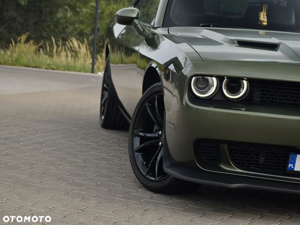 Dodge Challenger - 6