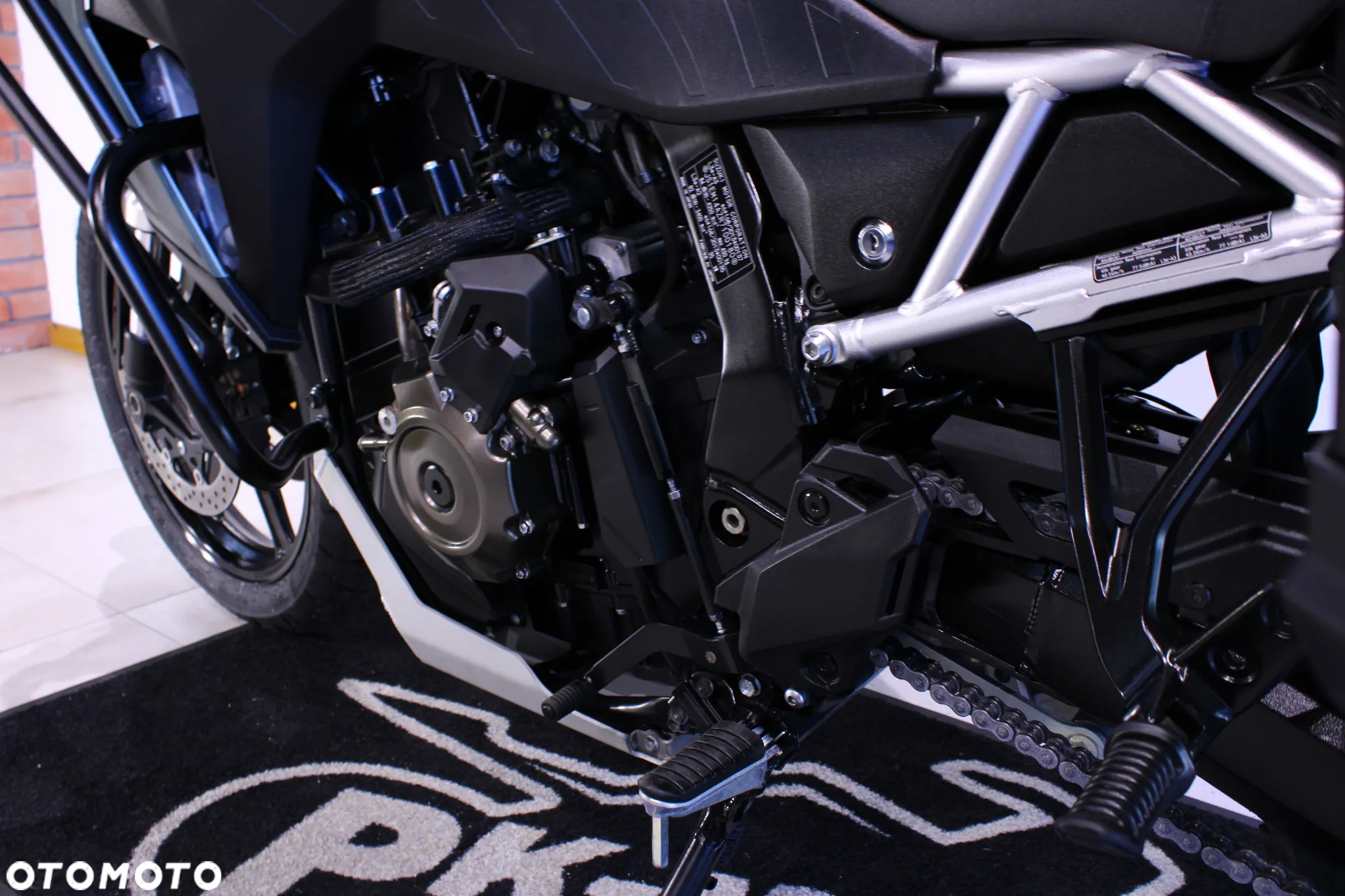 Suzuki DL - 28