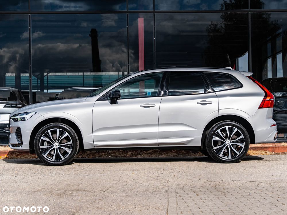 Volvo XC 60 B4 D Plus Dark - 18