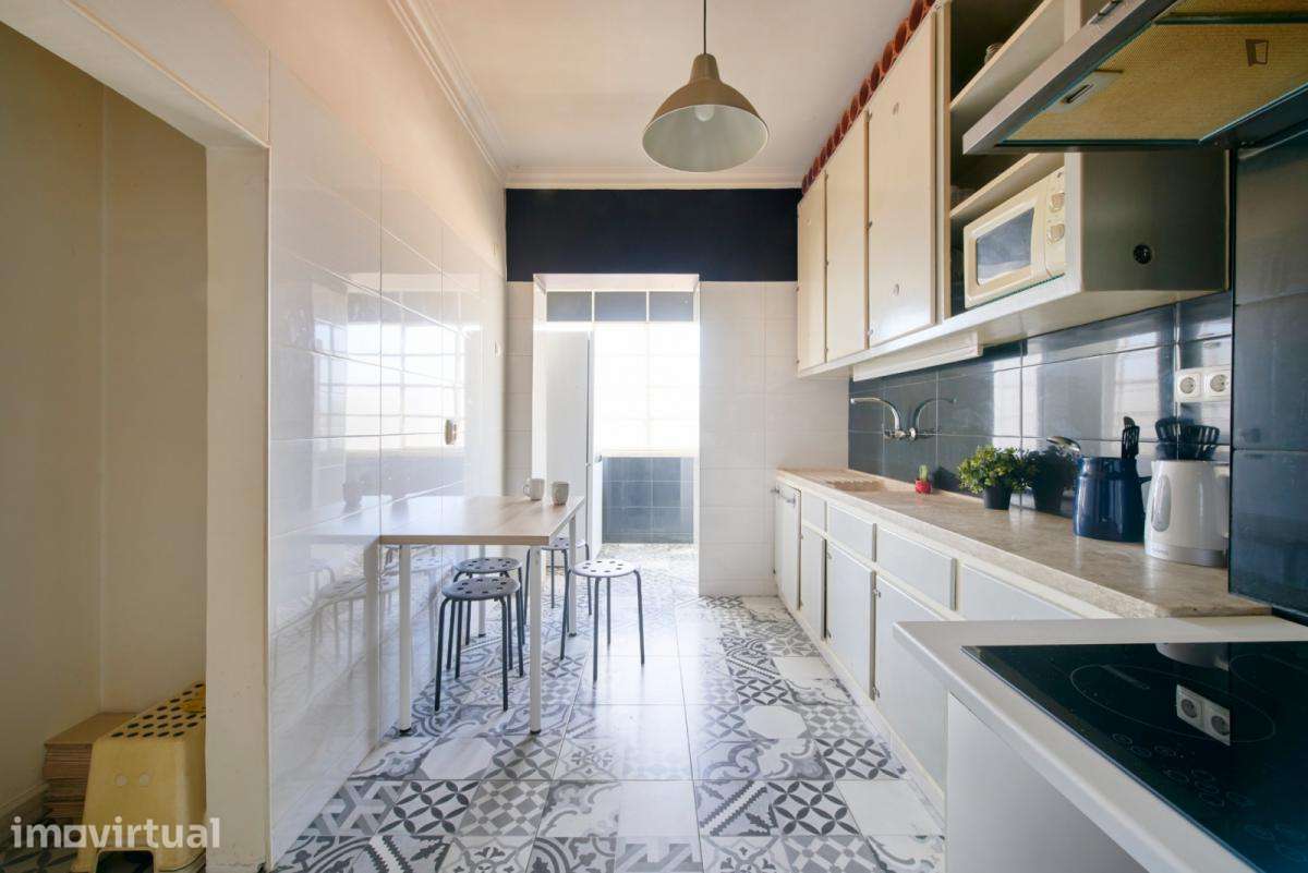 Quarto - localizado em Intendente Lisbon - Grande imagem: 4/28