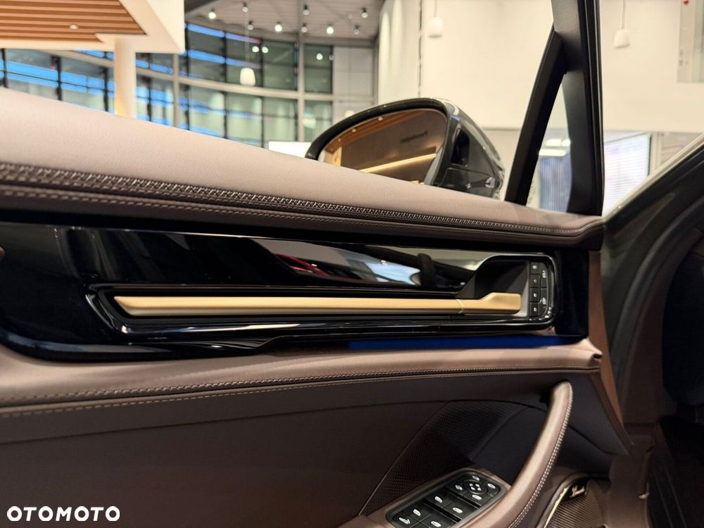 Porsche Panamera - 25
