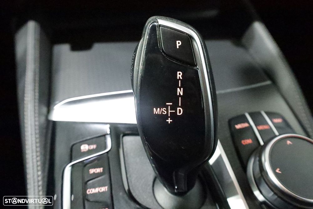 BMW 520 d Pack Desportivo M Auto - 15