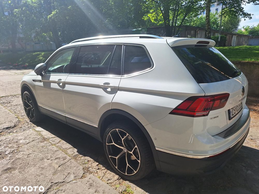 Volkswagen Tiguan - 1
