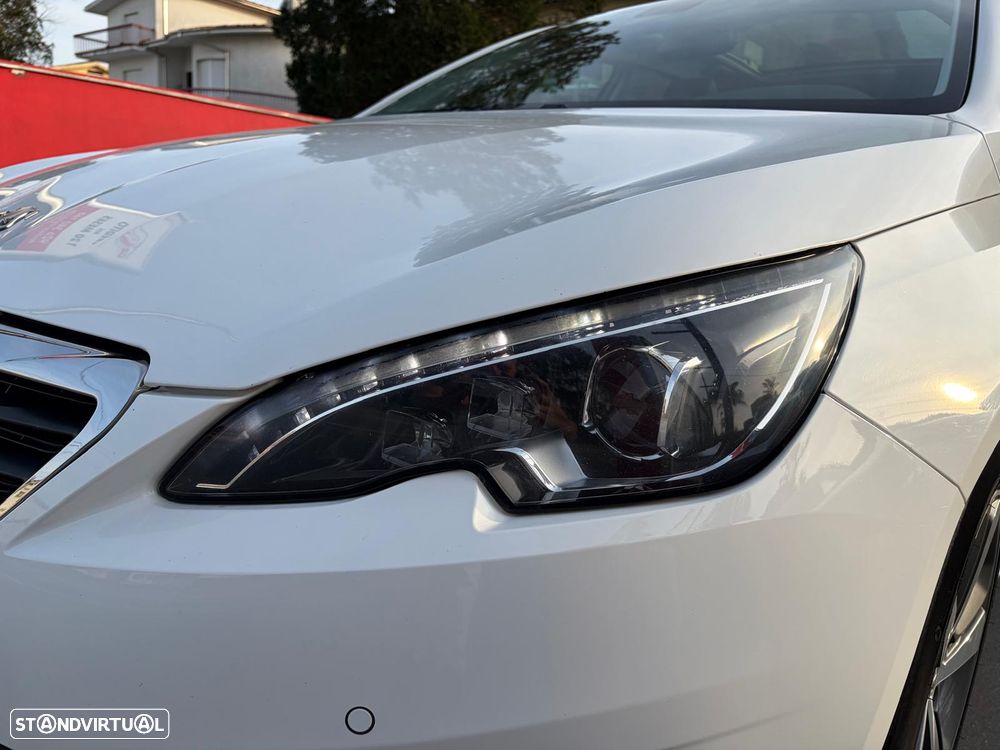 Peugeot 308 1.2 PureTech Allure J17 - 15