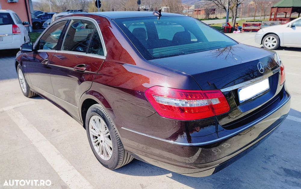 Mercedes-Benz E 220 CDI DPF BlueEFFICIENCY Automatik Elegance - 2