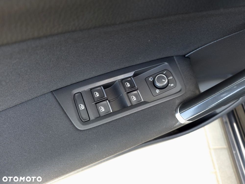 Volkswagen Touran 2.0 TDI BMT Highline - 17