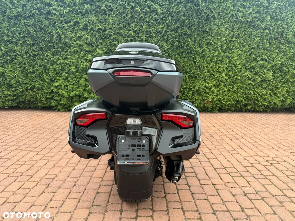 Can-Am Spyder - 6