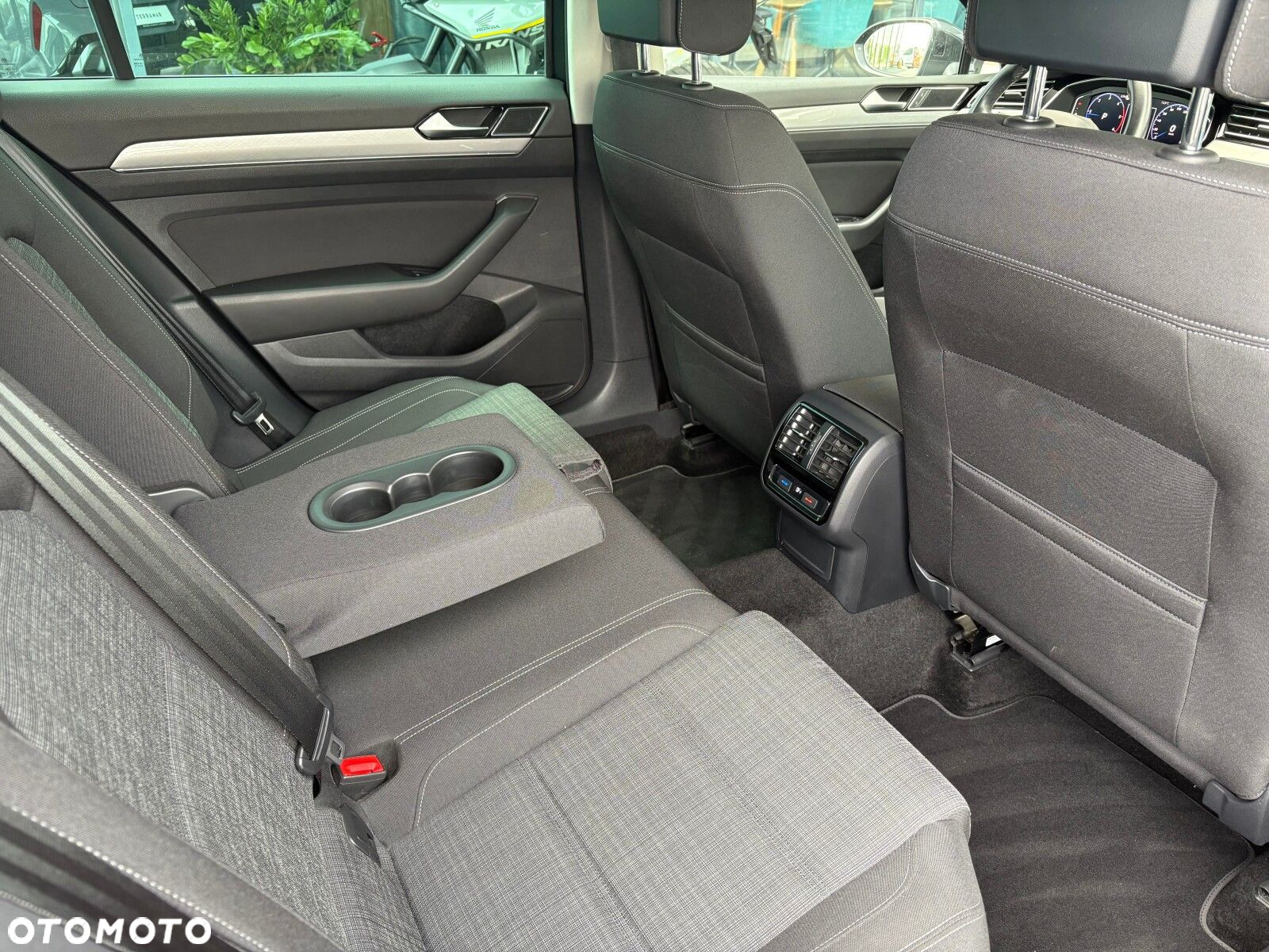 Volkswagen Passat - 15