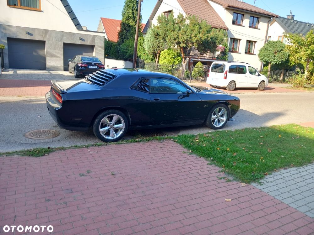 Dodge Challenger - 8