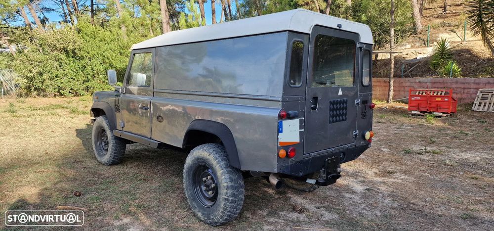 Land Rover Defender - 2