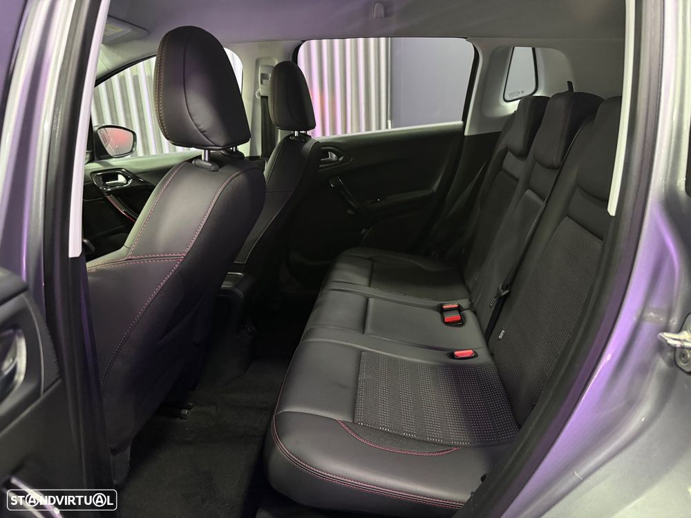 Peugeot 2008 1.2 PureTech GT Line - 10