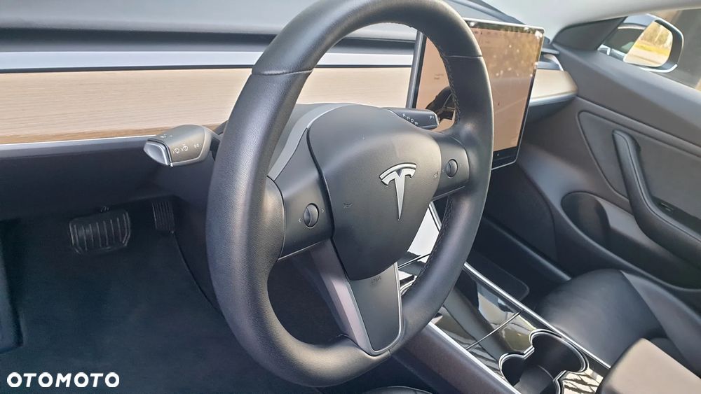 Tesla Model 3 - 16