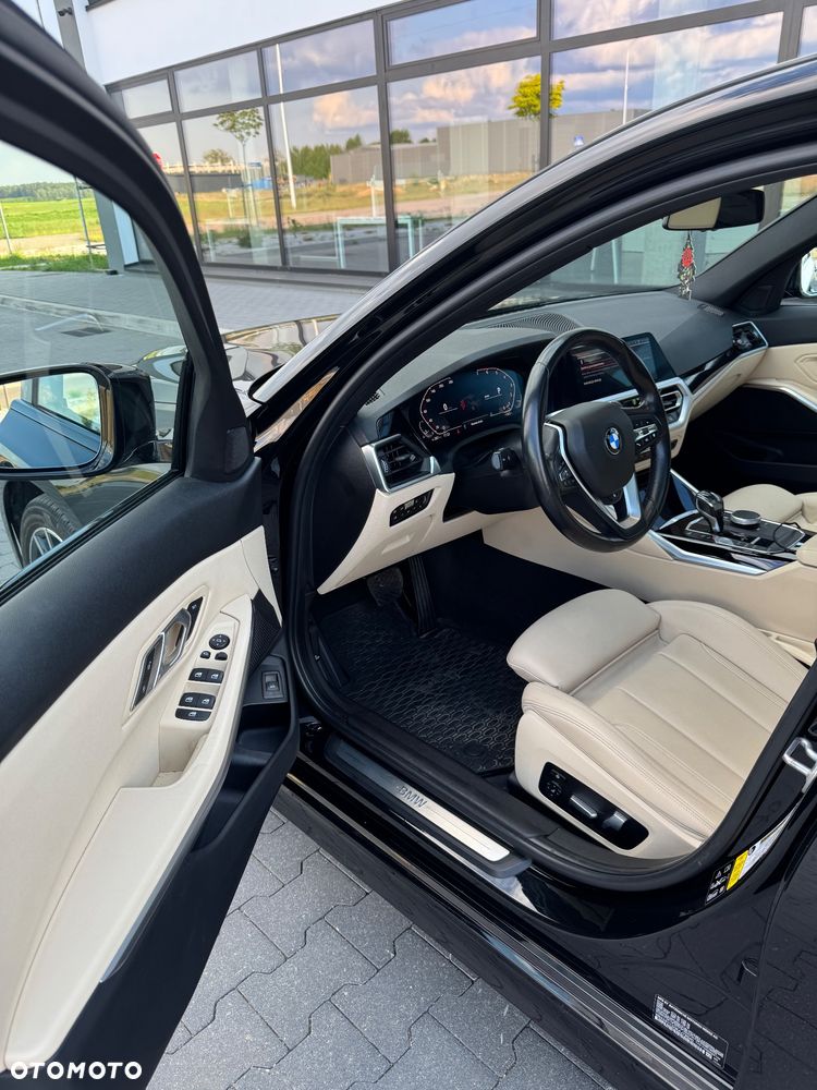 BMW Seria 3 330i xDrive Sport Line - 12