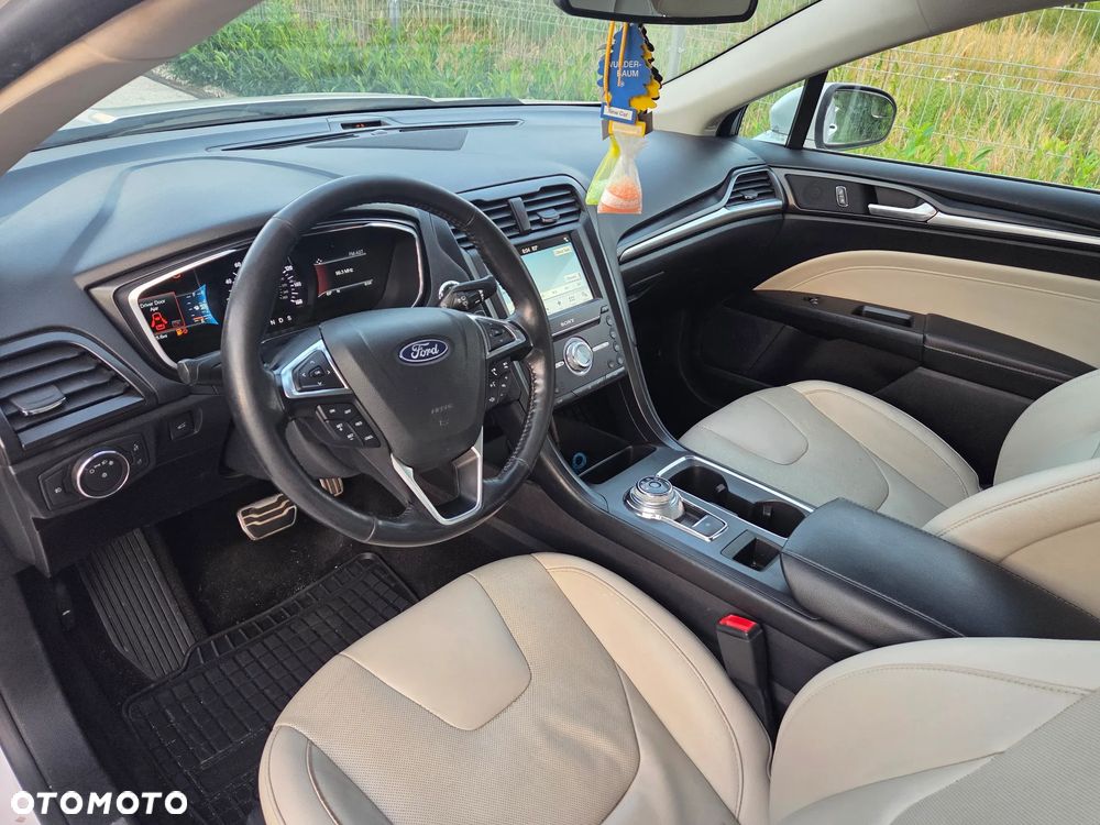 Ford Fusion - 10