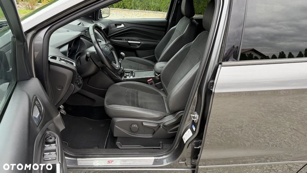 Ford Kuga 2.0 TDCi 2x4 ST-Line - 24