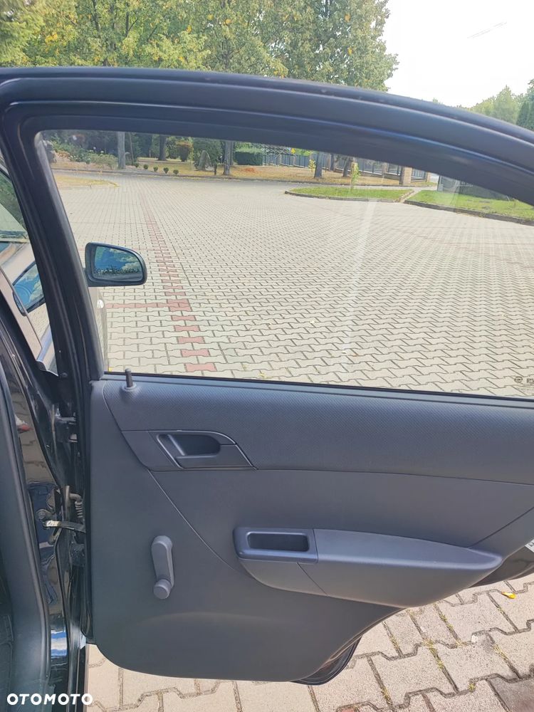 Chevrolet Aveo 1.2 16V Base / Classic - 26