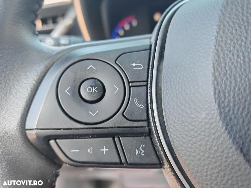 Toyota Corolla ver-1-8-hsd-dynamic - 19