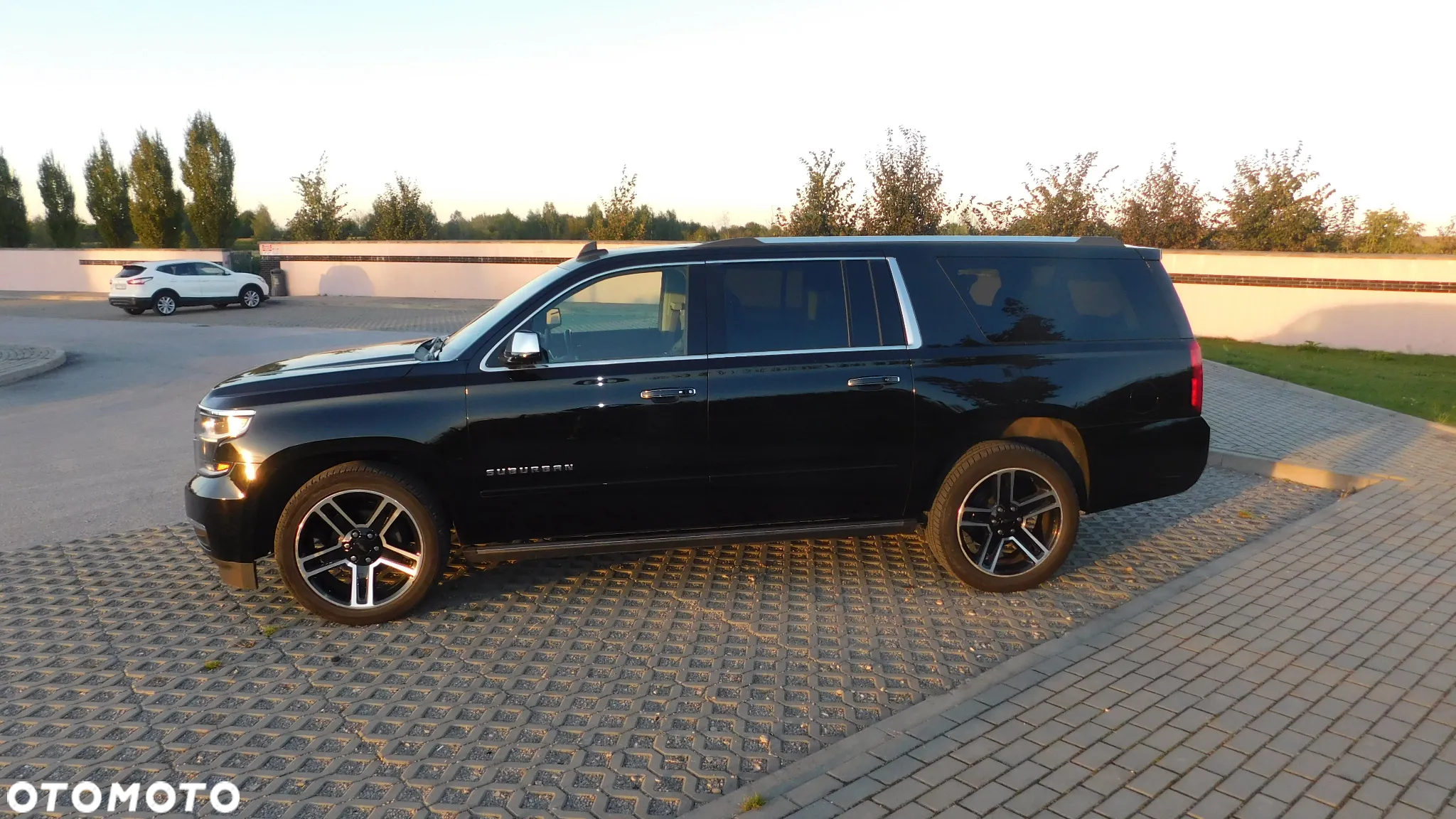 Chevrolet Suburban - 4