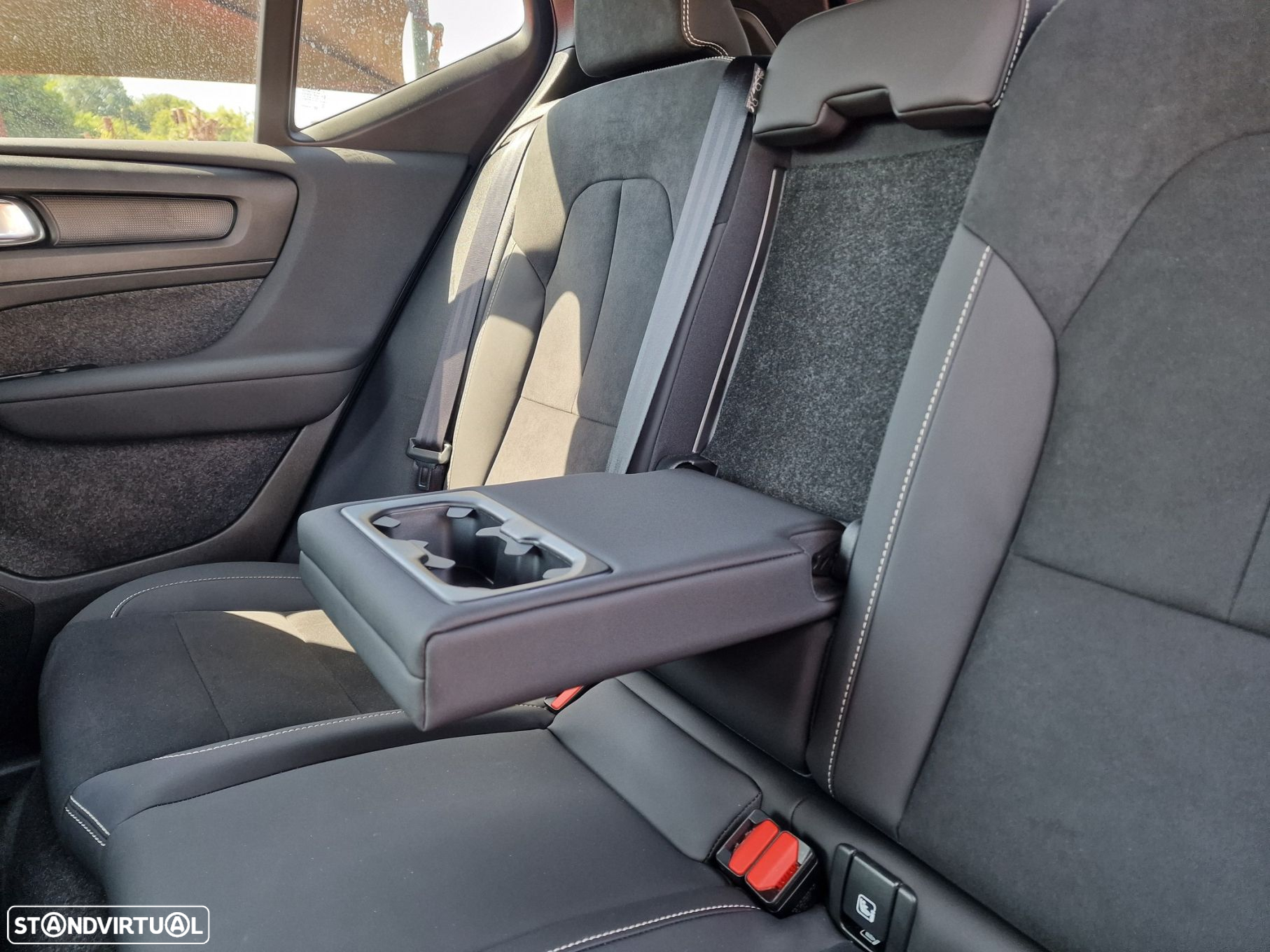 Volvo XC 40 Recharge Core - 16