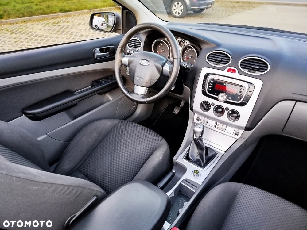 Ford Focus 2.0 16V Sport - 26