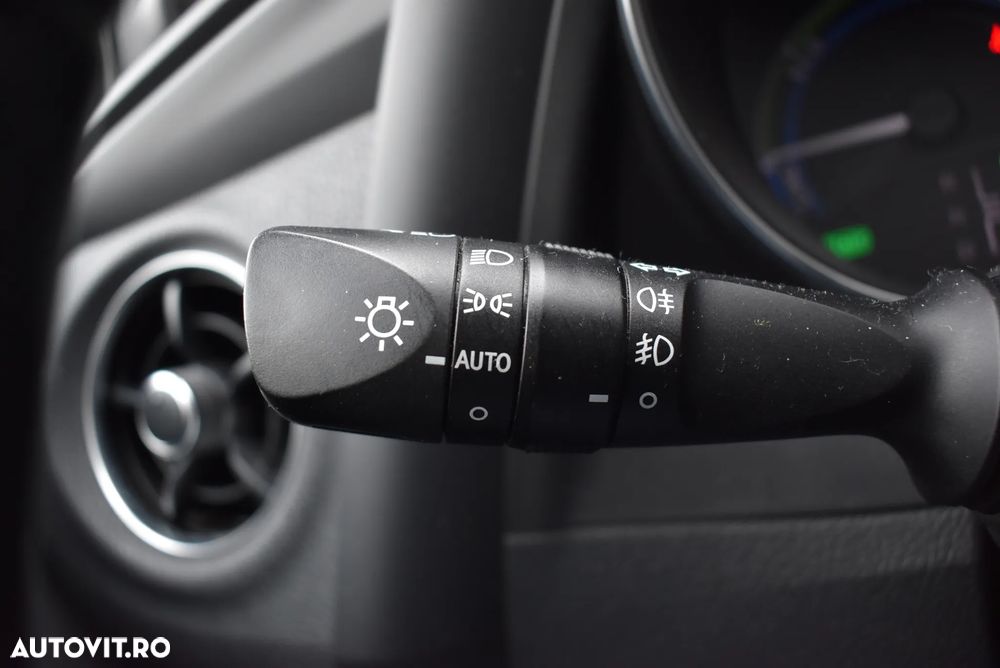 Toyota Auris 1.8 L VVT-i Hybrid Sol - 16