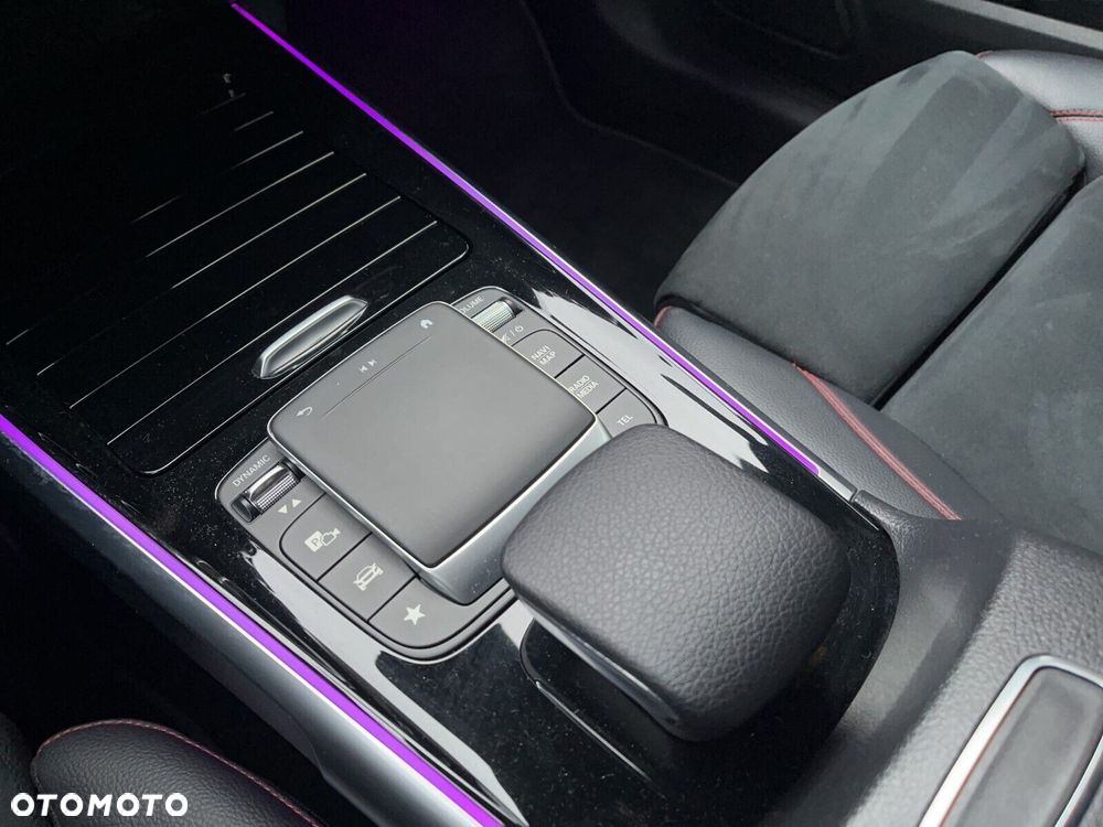 Mercedes-Benz GLB 200 d 4-Matic AMG Line 8G-DCT - 31
