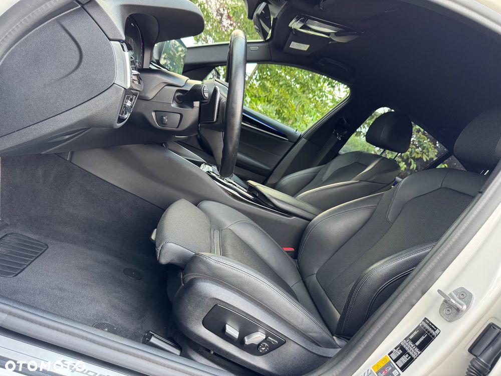 BMW Seria 5 530e xDrive M Sport Edition - 17
