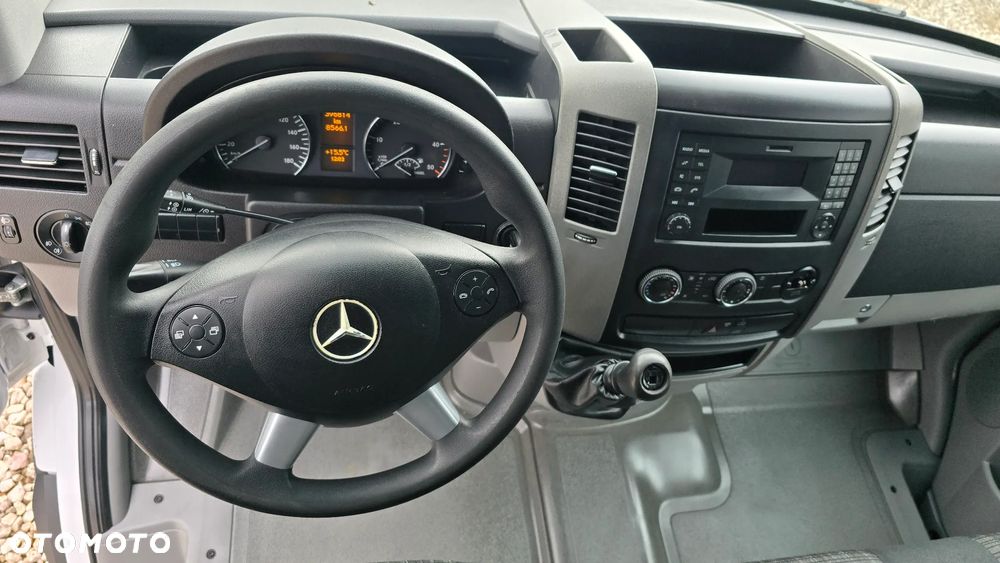 Mercedes-Benz Sprinter - 14