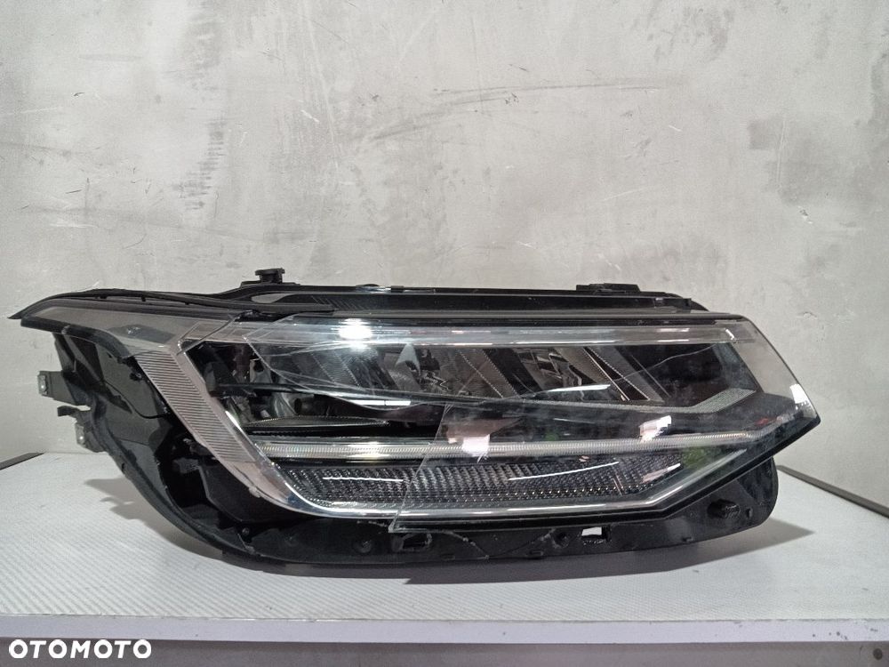 LAMPA PRZÓD PRZEDNIA PRAWA VW TIGUAN ALLSPACE 5NB941036