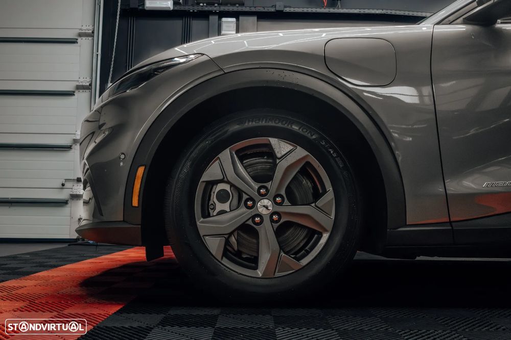 Ford Mustang Mach-E Standard - 10