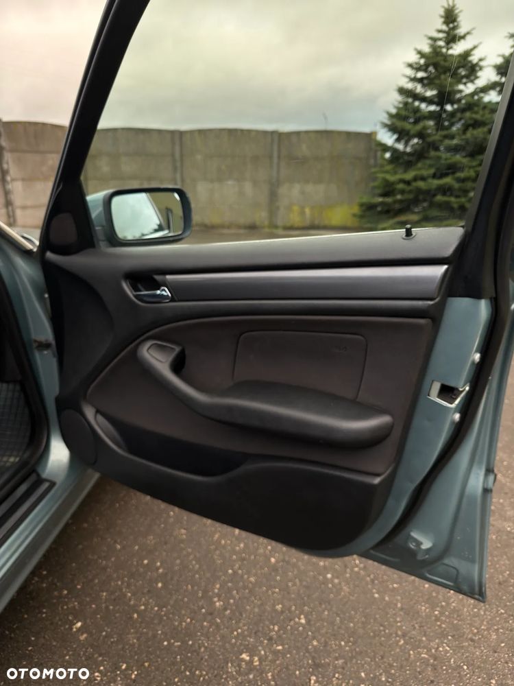 BMW Seria 3 320i - 8