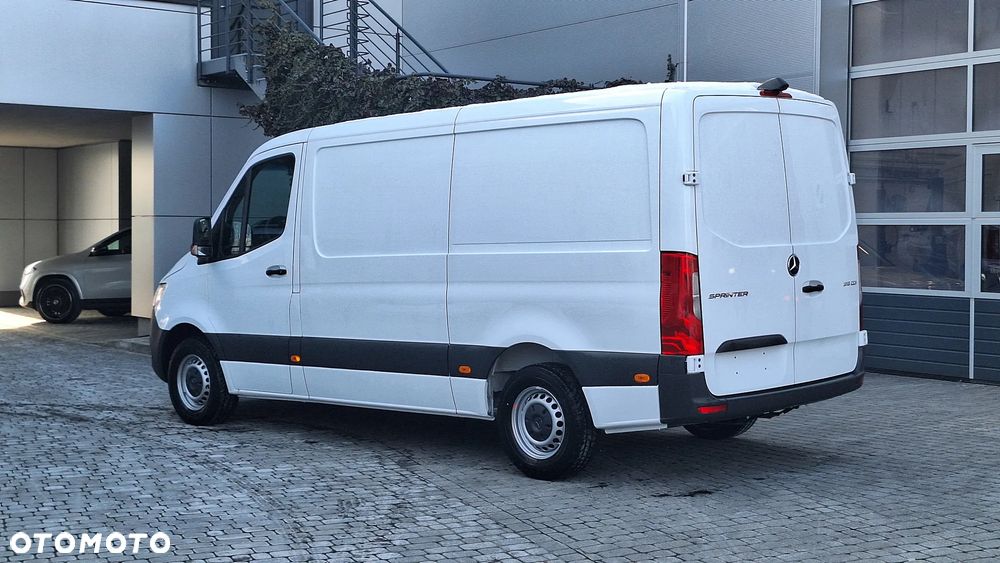 Mercedes-Benz Sprinter - 4