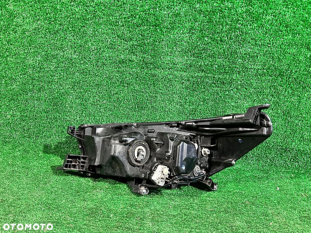 REFLEKTOR PRAWY TOYOTA HILUX VIII FULL LED - 3